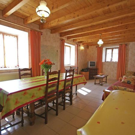 Spacious Holiday Home Near The Forest Esmoulieres Екстериор снимка