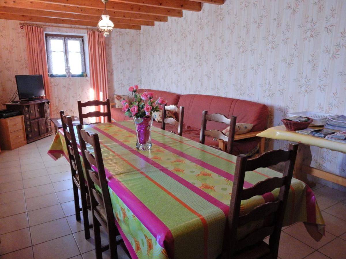Spacious Holiday Home Near The Forest Esmoulieres Екстериор снимка