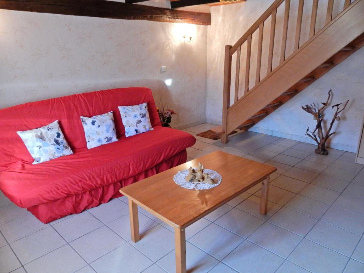 Spacious Holiday Home Near The Forest Esmoulieres Стая снимка