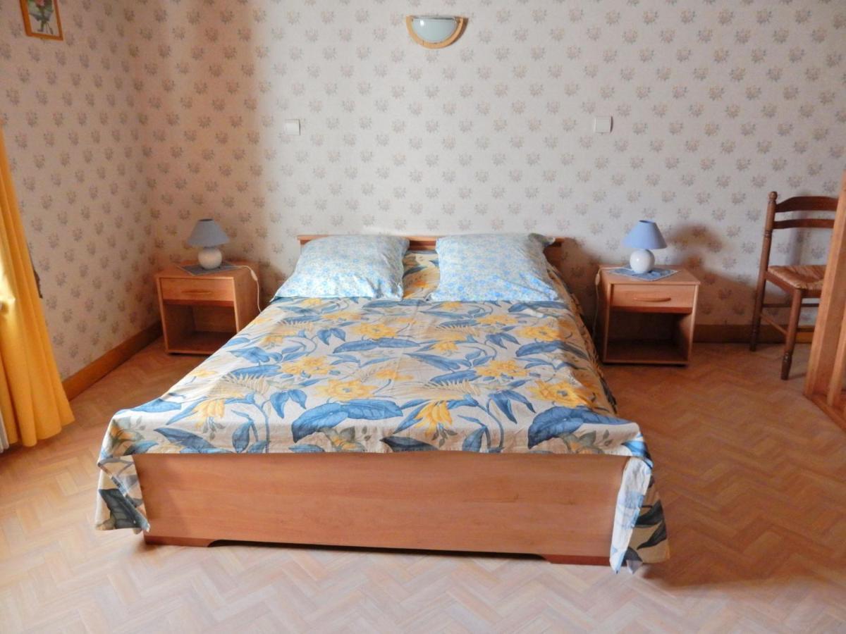 Spacious Holiday Home Near The Forest Esmoulieres Стая снимка