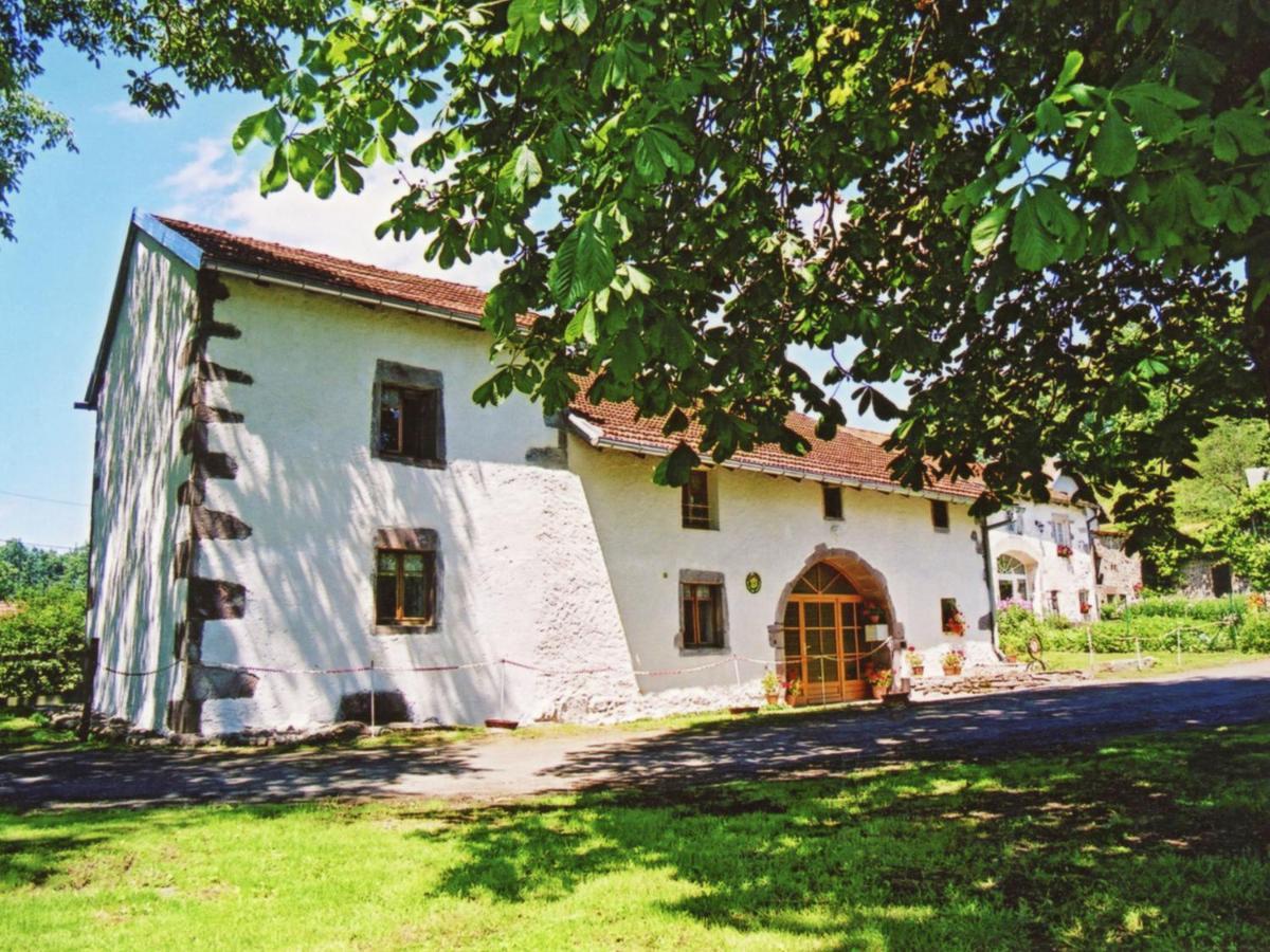 Spacious Holiday Home Near The Forest Esmoulieres Екстериор снимка